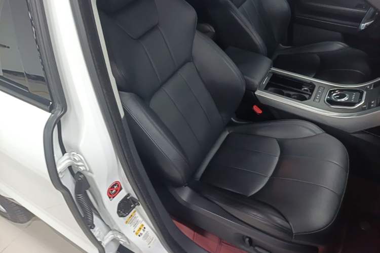 Used Land Rover Range Evoque 2018 200PS PURE New Fashion Edition Right Front Seat
