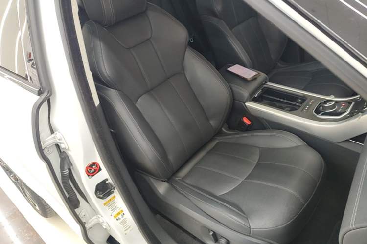 Used Land Rover Range Evoque 2018 240 PS SE DYNAMIC Smart Edition Right Front Seat