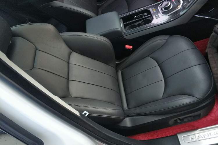 Used Land Rover Range Evoque 2018 240PS PURE Style Edition Right Front Seat