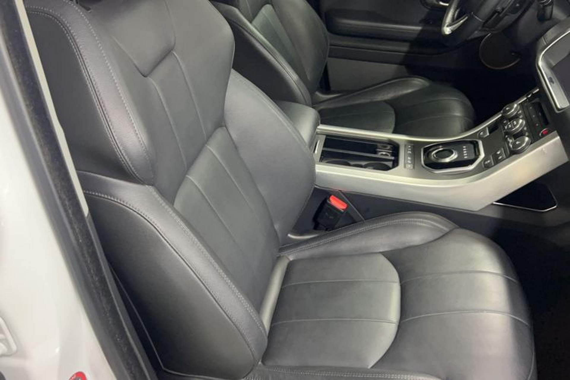 Used Land Rover Range Evoque 2018 240 PS SE Smart Brilliance Edition Right Front Seat
