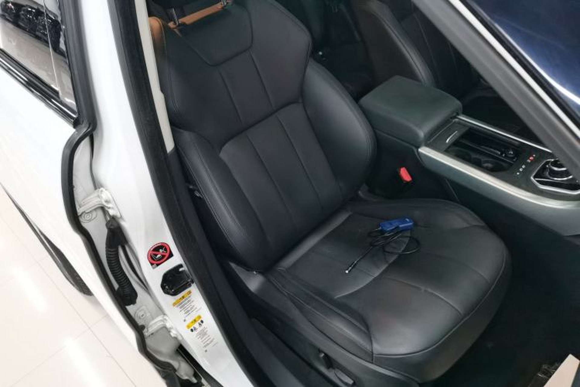Used Land Rover Range Evoque 2018 240PS PURE Style Edition Right Front Seat