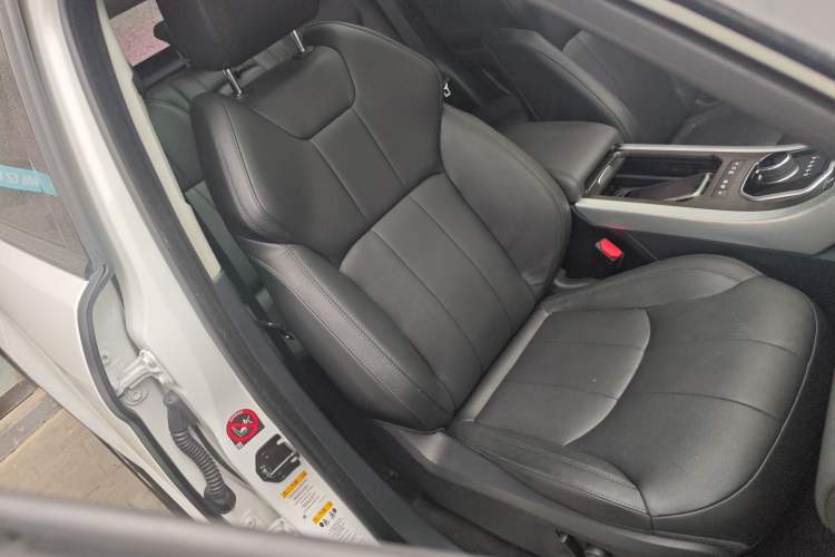 Used Land Rover Range Evoque 2018 240 PS SE Smart Brilliance Edition Right Front Seat