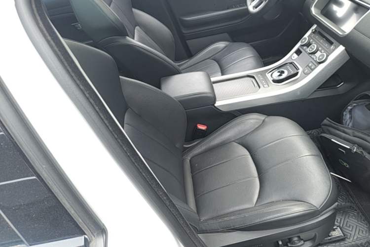 Used Land Rover Range Evoque 2018 240 PS SE Smart Brilliance Edition Right Front Seat