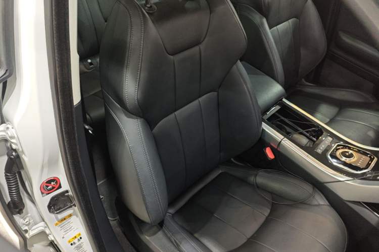 Used Land Rover Range Evoque 2018 240 PS SE Smart Brilliance Edition Right Front Seat