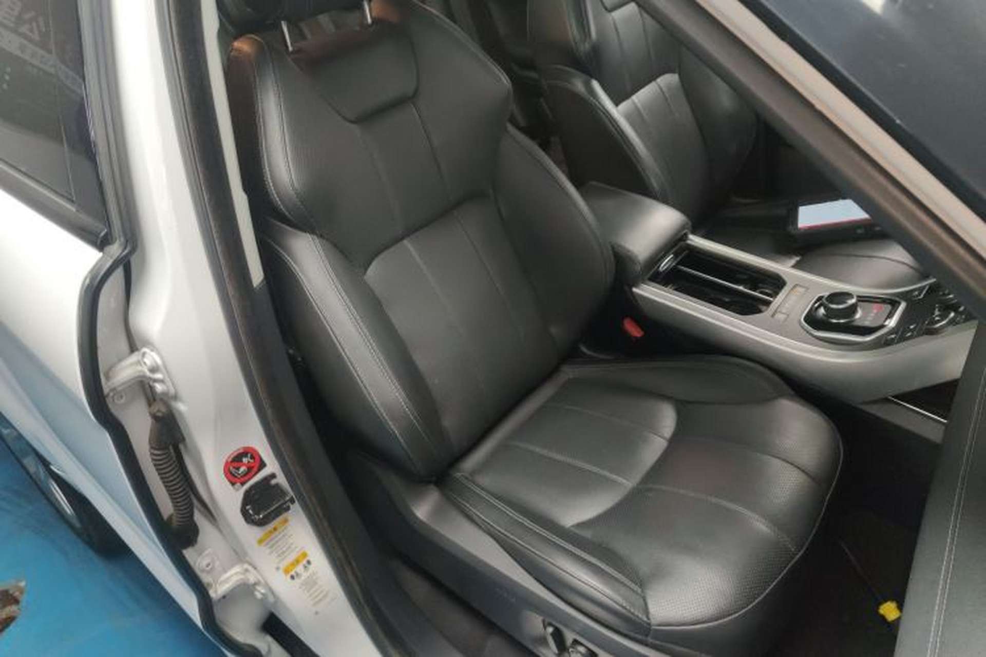 Used Land Rover Range Evoque 2018 240 PS SE DYNAMIC Smart Edition Right Front Seat