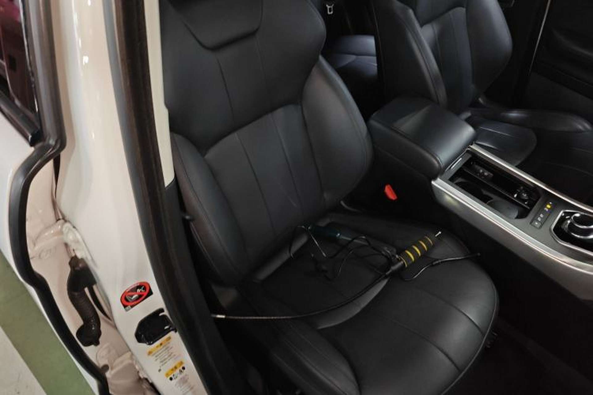 Used Land Rover Range Evoque 2018 240 PS SE Smart Brilliance Edition Right Front Seat