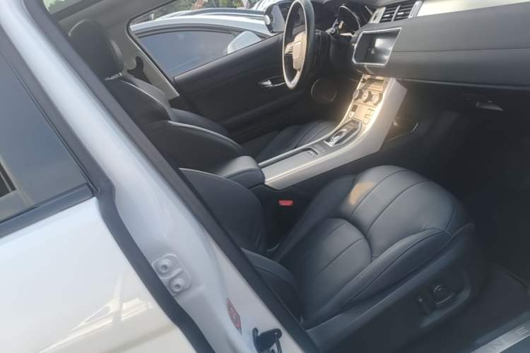 Used Land Rover Range Evoque 2018 240 PS SE Smart Brilliance Edition Right Front Seat