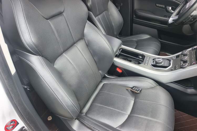 Used Land Rover Range Evoque 2018 240 PS SE DYNAMIC Smart Edition Right Front Seat