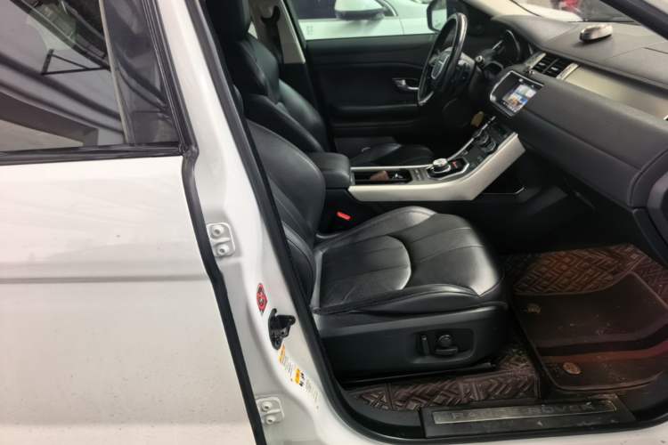 Used Land Rover Range Evoque 2018 240 PS SE Smart Brilliance Edition Right Front Seat