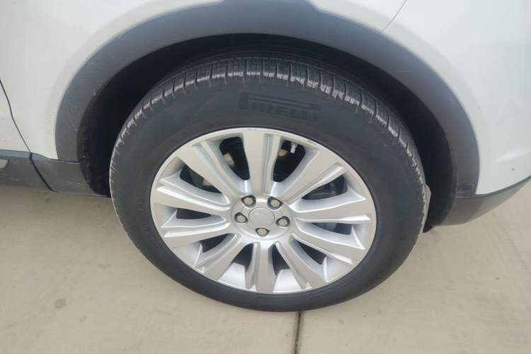 Used Land Rover Range Evoque 2018 240 PS SE Smart Brilliance Edition Right Front Wheel Hub