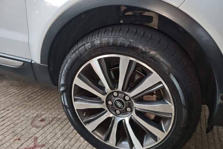 Used Land Rover Range Evoque 2018 240 PS SE Smart Brilliance Edition Right Front Wheel Hub