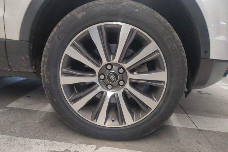 Used Land Rover Range Evoque 2018 240 PS SE Smart Brilliance Edition Right Front Wheel Hub
