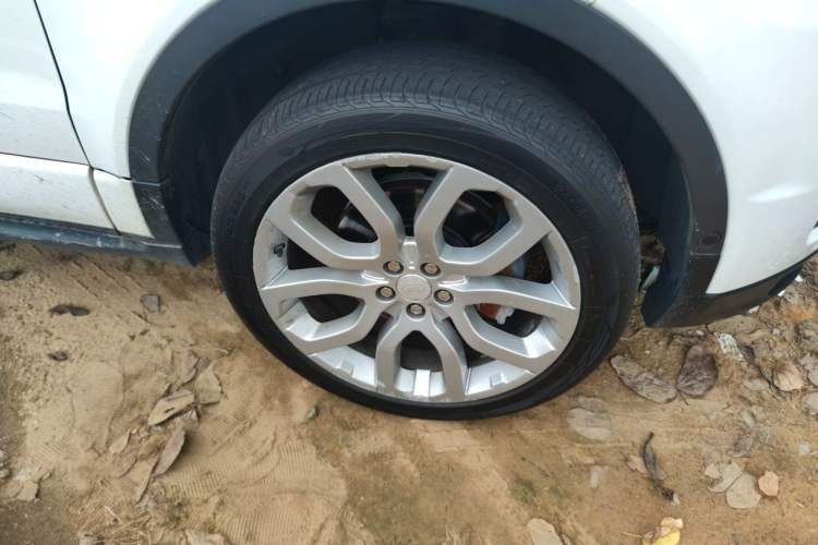 Used Land Rover Range Evoque 2018 240PS PURE Style Edition Right Front Wheel Hub