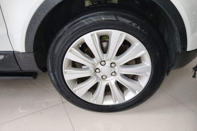 Used Land Rover Range Evoque 2018 240 PS SE Smart Brilliance Edition Right Front Wheel Hub