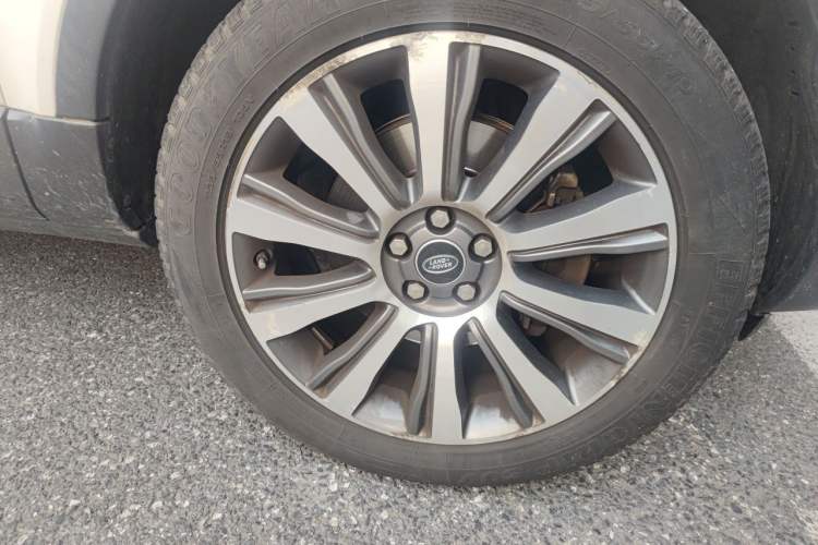 Used Land Rover Range Evoque 2018 240 PS SE Smart Brilliance Edition Right Front Wheel Hub