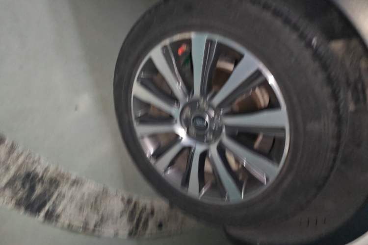Used Land Rover Range Evoque 2018 240 PS SE Smart Brilliance Edition Right Front Wheel Hub