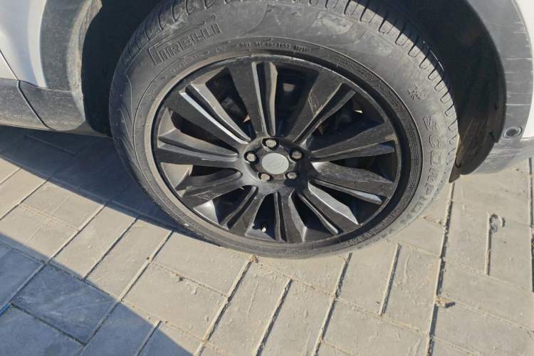 Used Land Rover Range Evoque 2018 240 PS SE Smart Brilliance Edition Right Front Wheel Hub