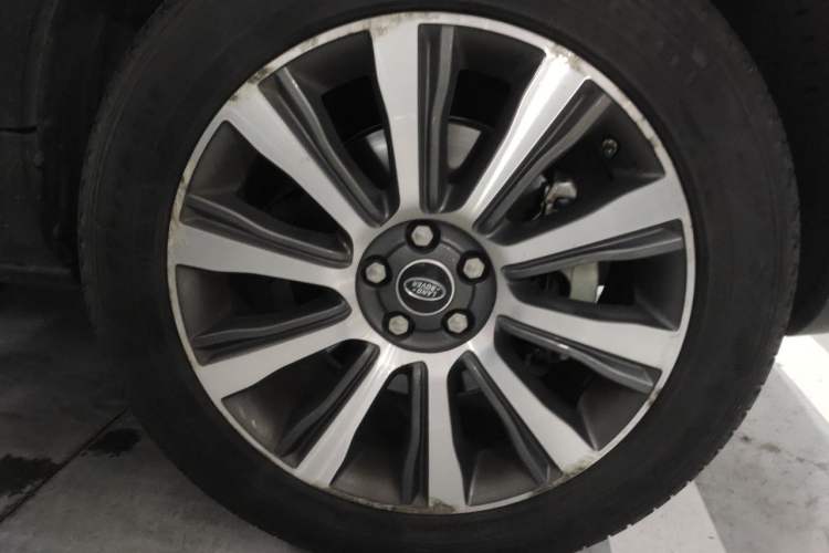 Used Land Rover Range Evoque 2018 240 PS SE Smart Brilliance Edition Right Front Wheel Hub