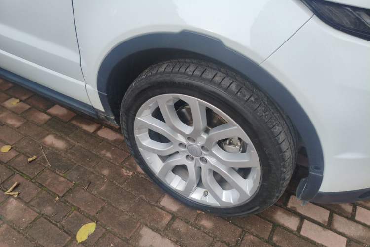 Used Land Rover Range Evoque 2018 240 PS HSE DYNAMIC Convertible Right Front Wheel Hub