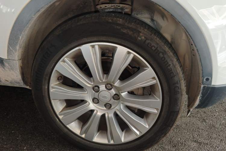 Used Land Rover Range Evoque 2018 240 PS SE Smart Brilliance Edition Right Front Wheel Hub