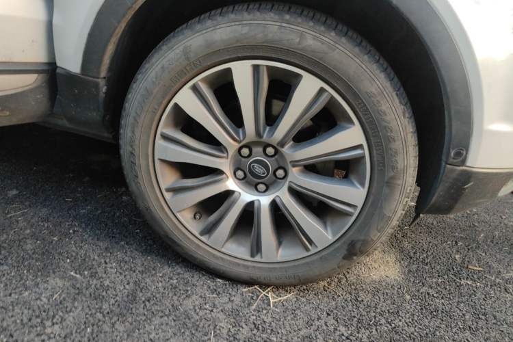 Used Land Rover Range Evoque 2018 240 PS SE Smart Brilliance Edition Right Front Wheel Hub