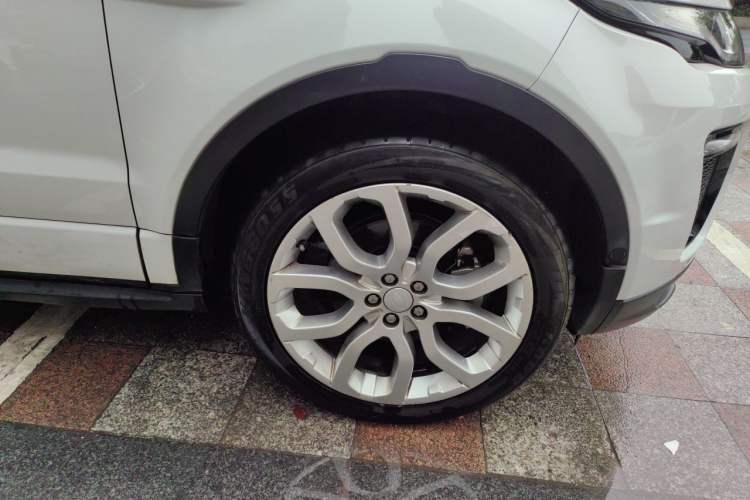 Used Land Rover Range Evoque 2018 240 PS SE DYNAMIC Smart Edition Right Front Wheel Hub