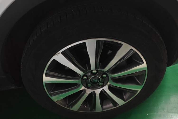 Used Land Rover Range Evoque 2018 240 PS SE Smart Brilliance Edition Right Front Wheel Hub