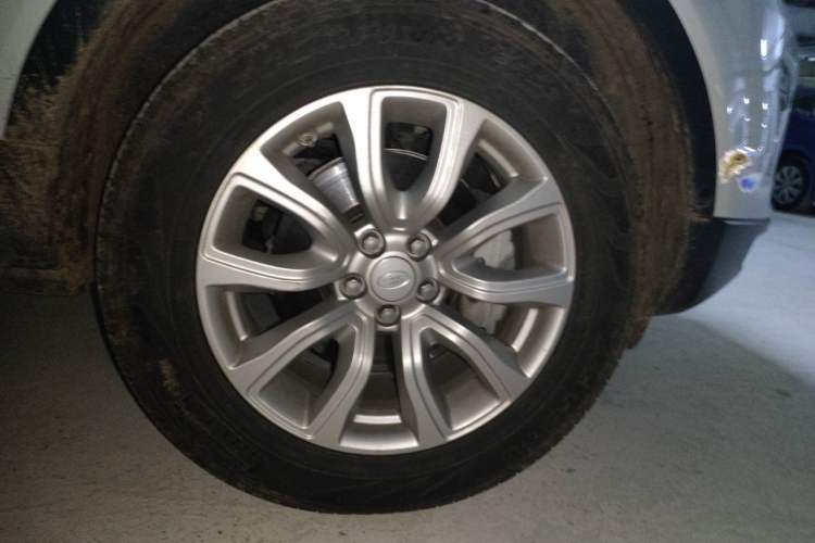 Used Land Rover Range Evoque 2018 240PS PURE Style Edition Right Front Wheel Hub