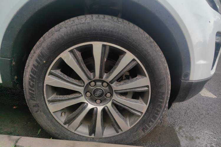 Used Land Rover Range Evoque 2018 240 PS SE Smart Brilliance Edition Right Front Wheel Hub