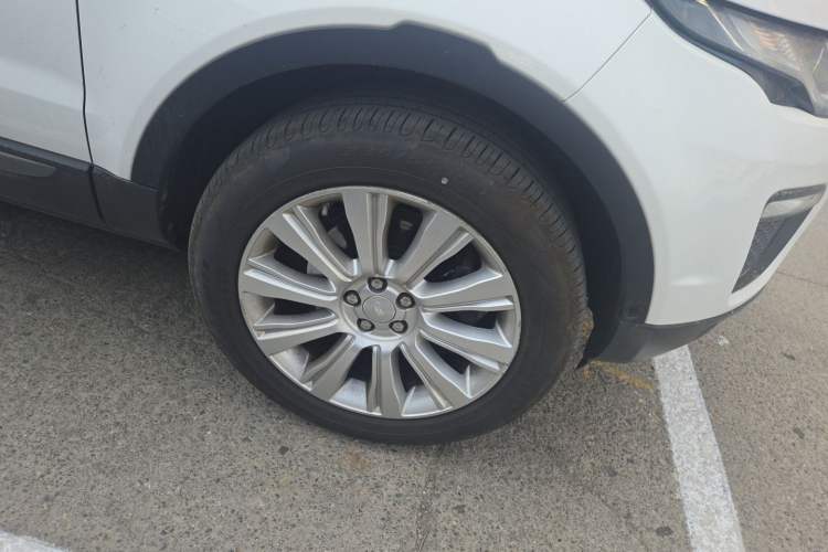 Used Land Rover Range Evoque 2018 240 PS SE Smart Brilliance Edition Right Front Wheel Hub