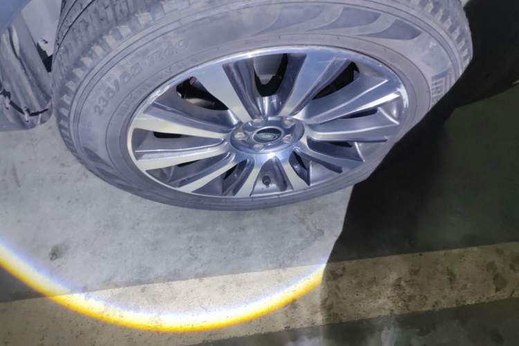 Used Land Rover Range Evoque 2018 240 PS SE Smart Brilliance Edition Right Front Wheel Hub