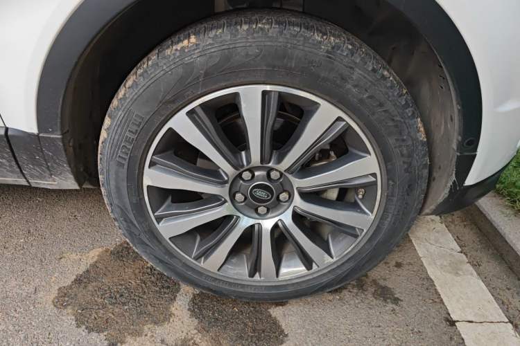 Used Land Rover Range Evoque 2018 240 PS SE Smart Brilliance Edition Right Front Wheel Hub