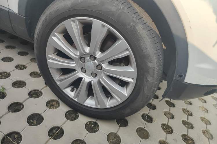 Used Land Rover Range Evoque 2018 240PS PURE Style Edition Right Front Wheel Hub