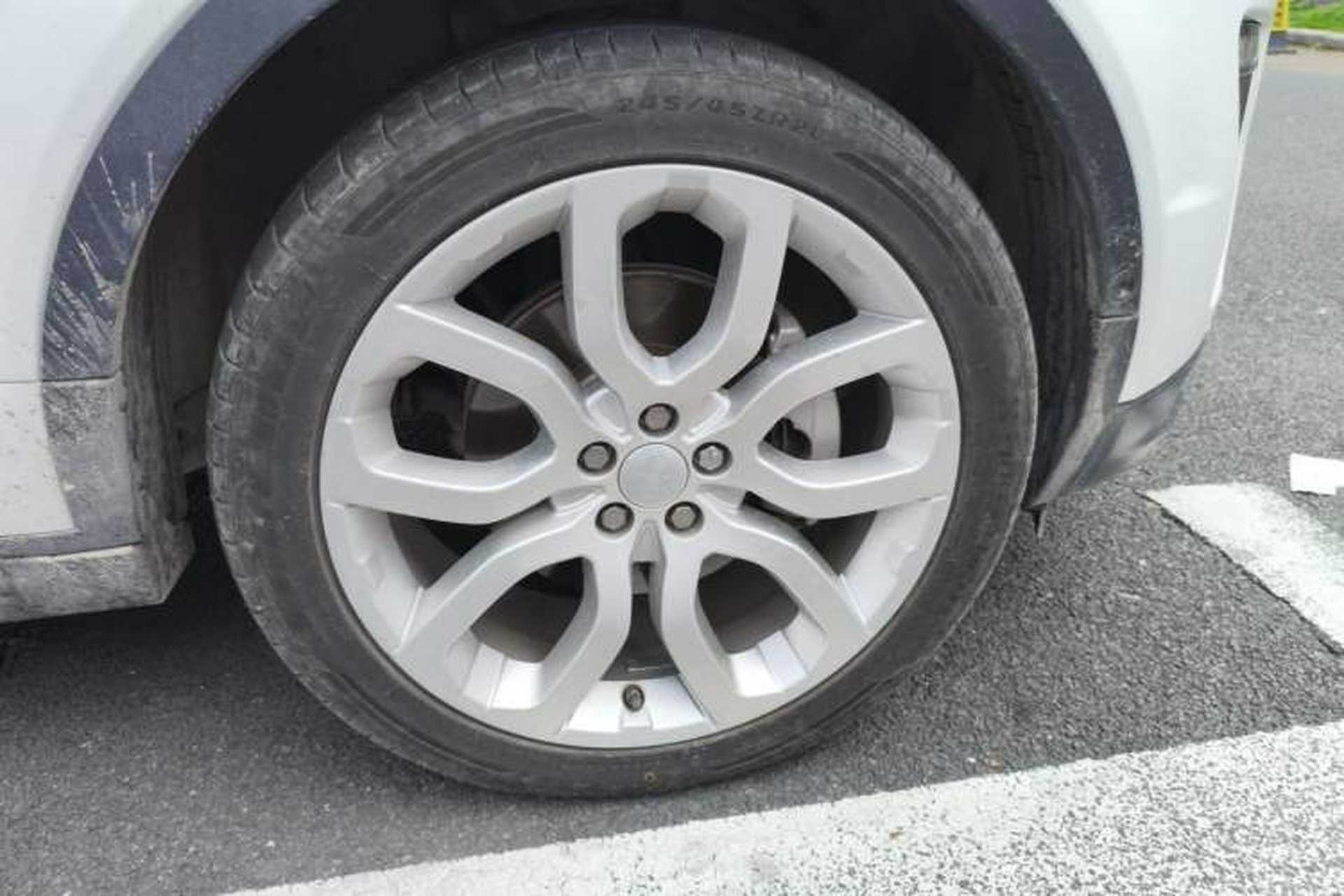 Used Land Rover Range Evoque 2018 240 PS HSE DYNAMIC Convertible Right Front Wheel Hub