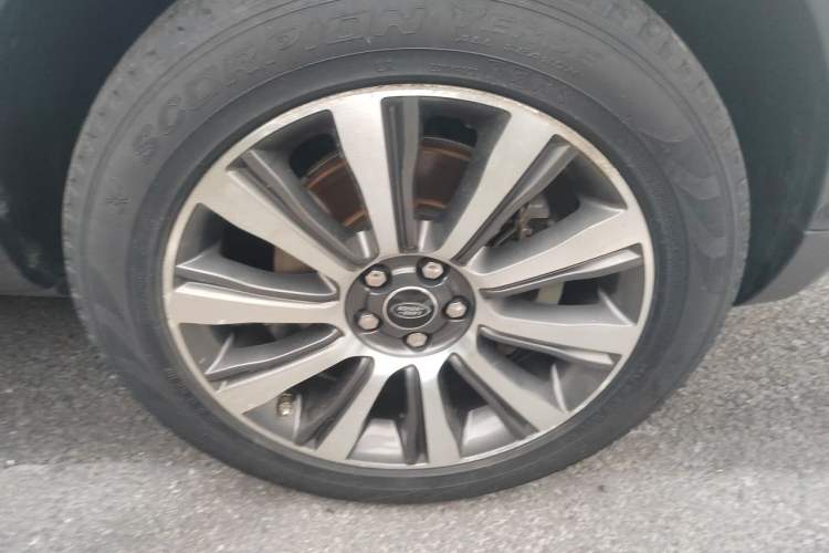 Used Land Rover Range Evoque 2018 240 PS SE Smart Brilliance Edition Right Front Wheel Hub