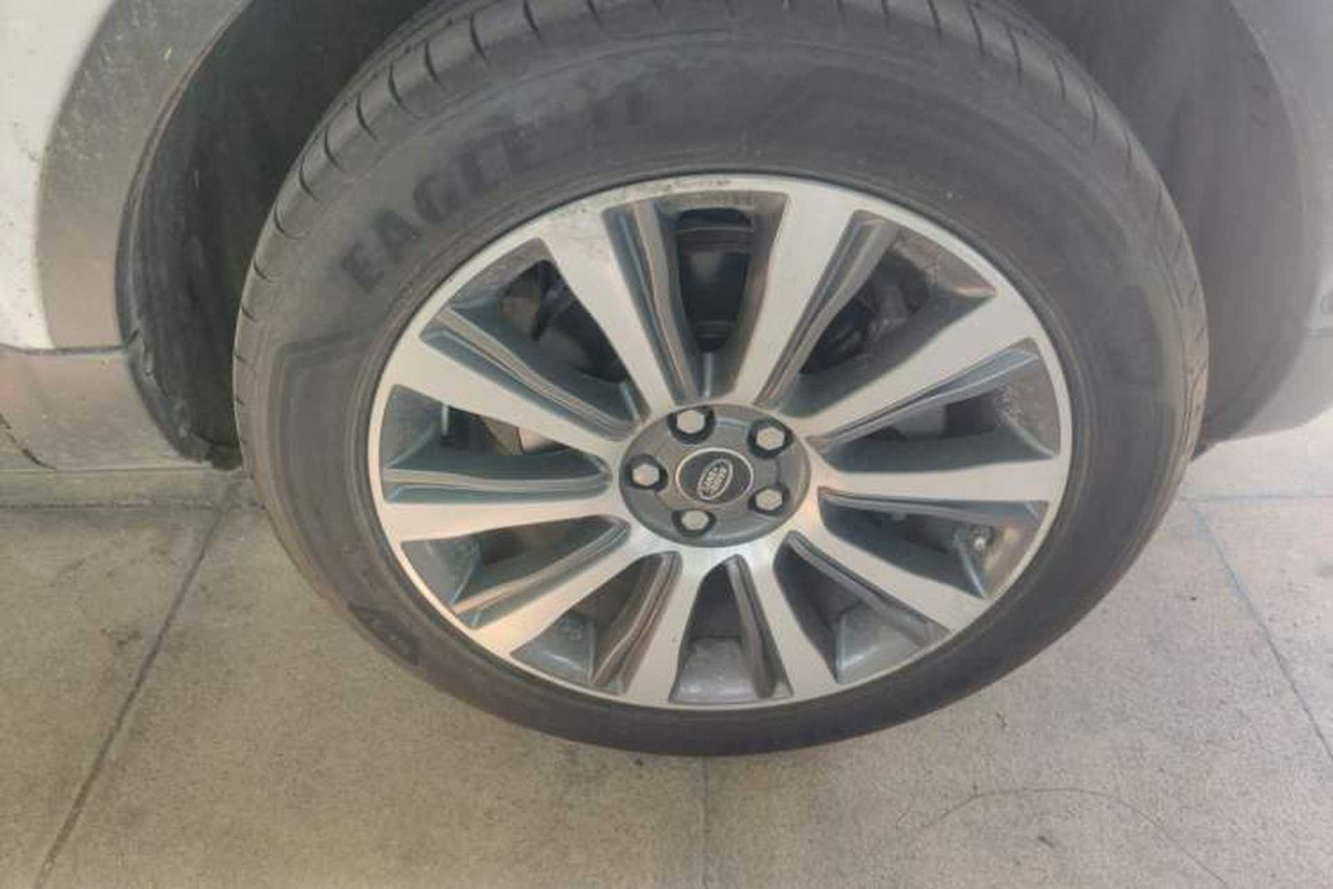 Used Land Rover Range Evoque 2018 240 PS SE Smart Brilliance Edition Right Front Wheel Hub