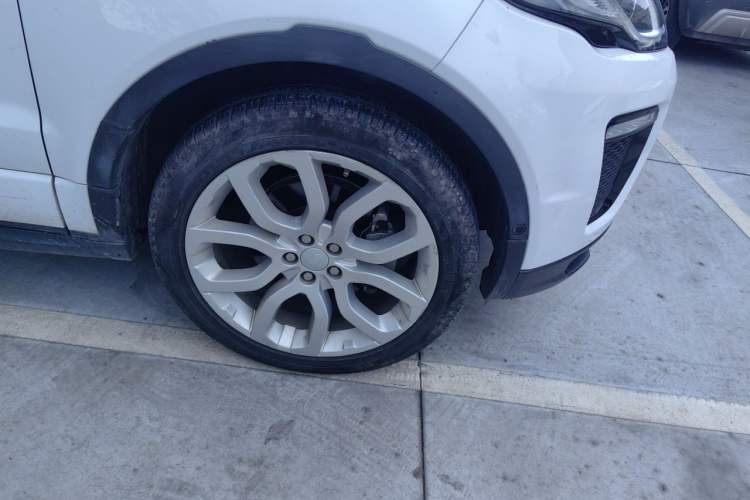 Used Land Rover Range Evoque 2018 240 PS SE DYNAMIC Smart Edition Right Front Wheel Hub