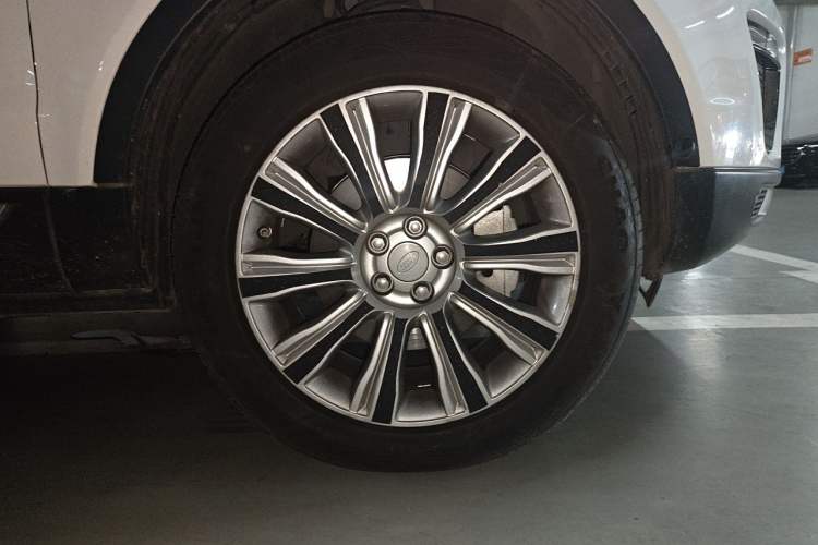 Used Land Rover Range Evoque 2018 240 PS SE Smart Brilliance Edition Right Front Wheel Hub