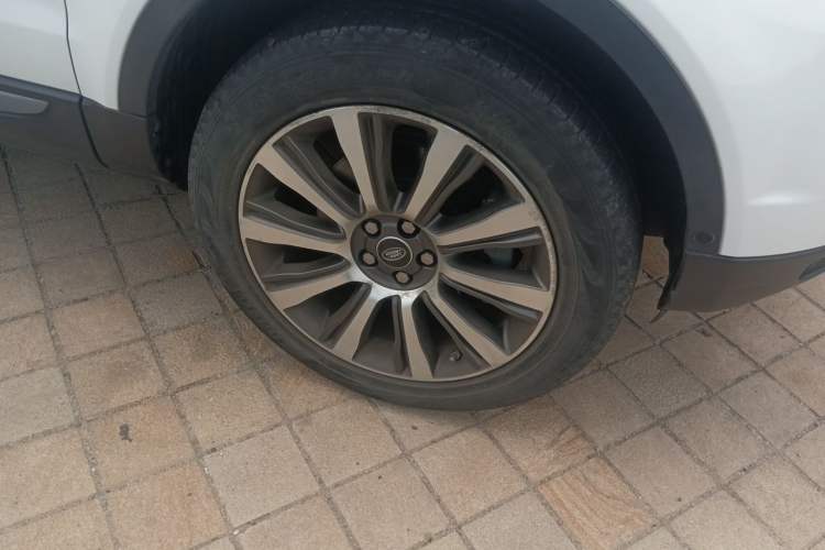 Used Land Rover Range Evoque 2018 240 PS SE Smart Brilliance Edition Right Front Wheel Hub