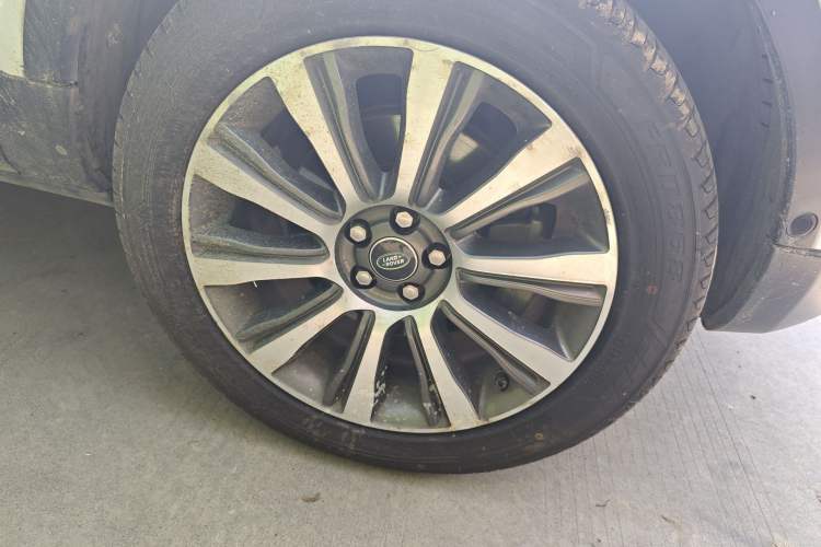 Used Land Rover Range Evoque 2018 240 PS SE Smart Brilliance Edition Right Front Wheel Hub