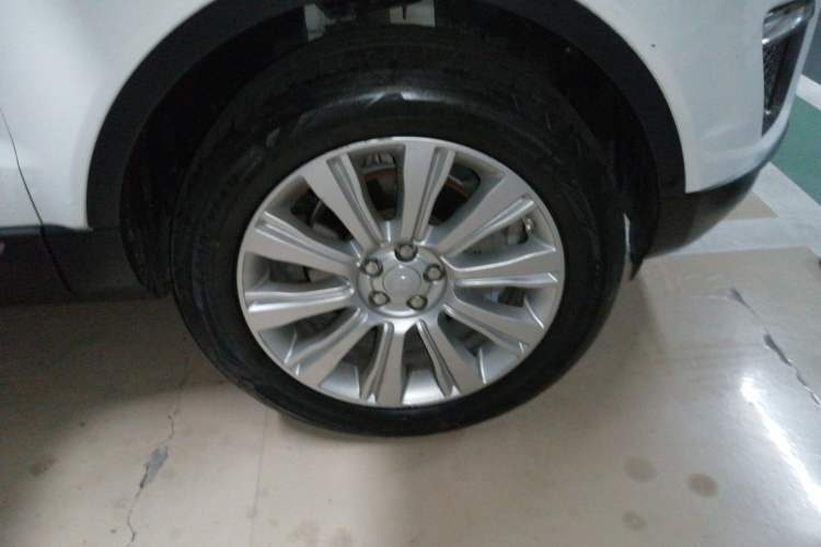 Used Land Rover Range Evoque 2018 240PS PURE Style Edition Right Front Wheel Hub