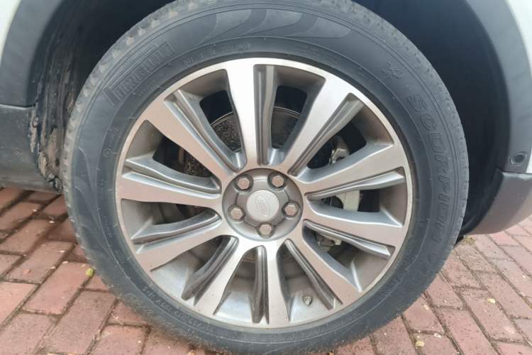 Used Land Rover Range Evoque 2018 240 PS SE Smart Brilliance Edition Right Front Wheel Hub