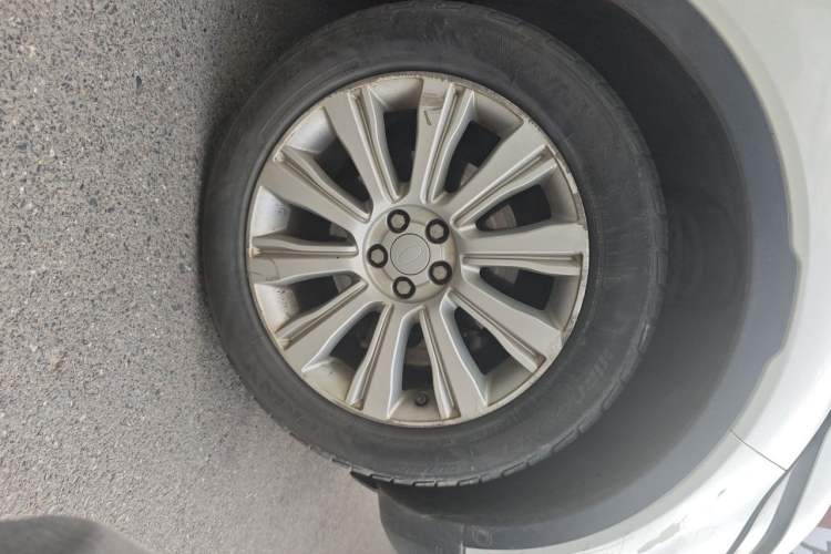Used Land Rover Range Evoque 2018 240 PS SE Smart Brilliance Edition Right Front Wheel Hub