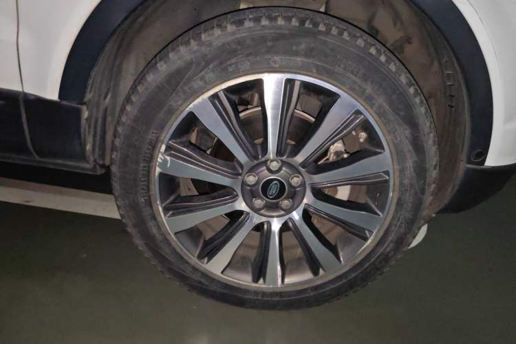 Used Land Rover Range Evoque 2018 240 PS SE Smart Brilliance Edition Right Front Wheel Hub