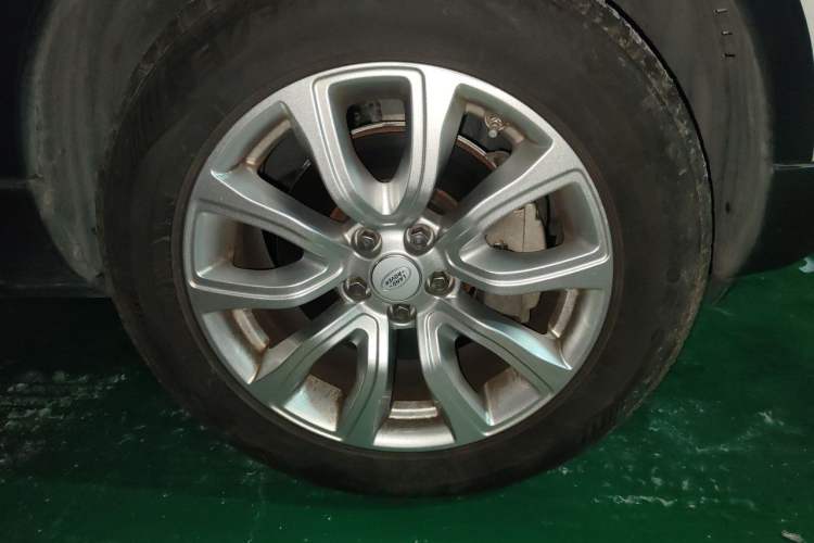 Used Land Rover Range Evoque 2018 200PS PURE New Fashion Edition Right Front Wheel Hub
