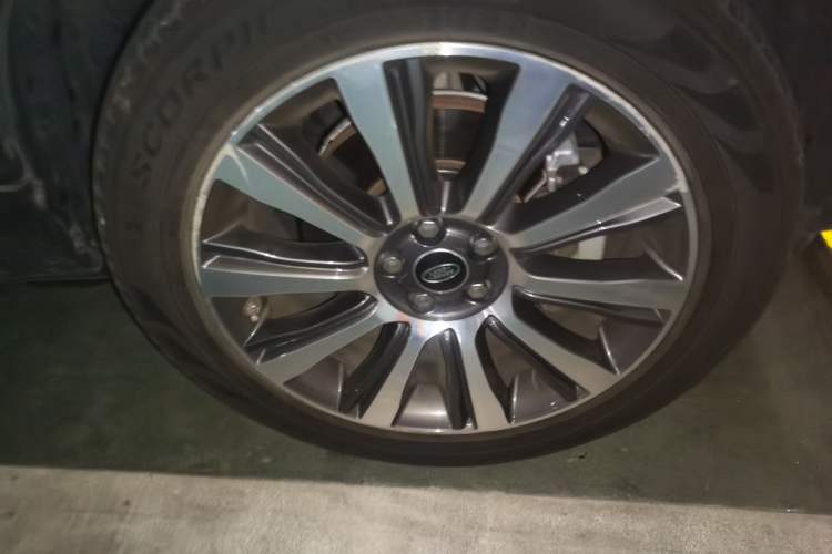 Used Land Rover Range Evoque 2018 240 PS SE Smart Brilliance Edition Right Front Wheel Hub