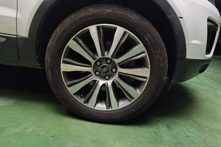 Used Land Rover Range Evoque 2018 240 PS SE Smart Brilliance Edition Right Front Wheel Hub