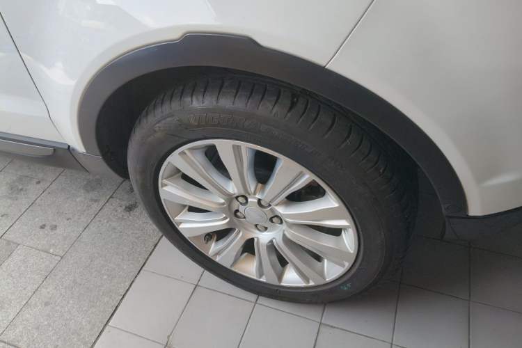 Used Land Rover Range Evoque 2018 240 PS SE Smart Brilliance Edition Right Front Wheel Hub