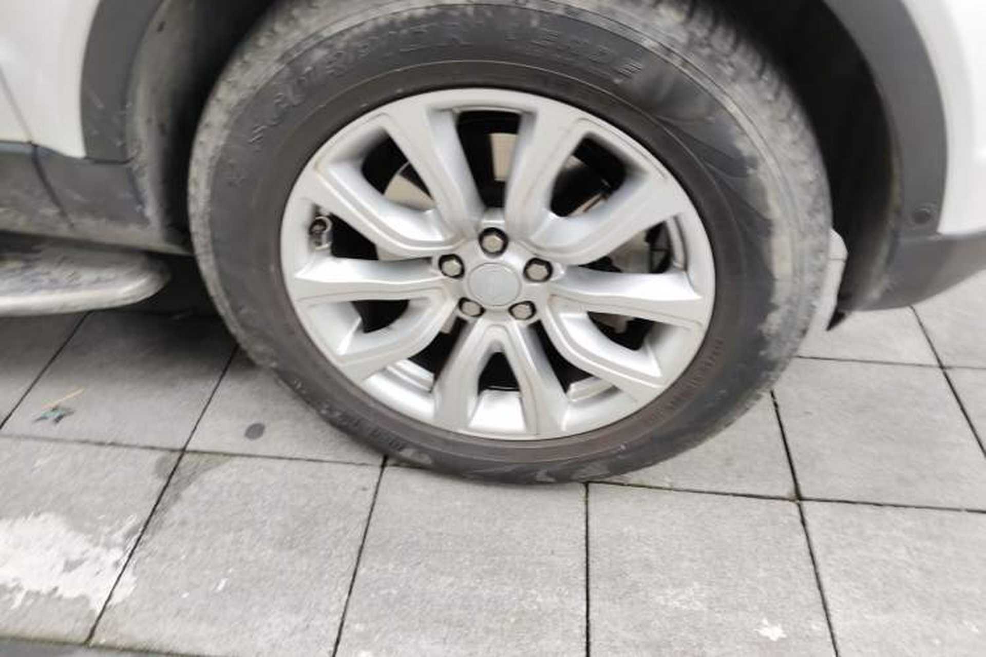 Used Land Rover Range Evoque 2018 240PS PURE Style Edition Right Front Wheel Hub