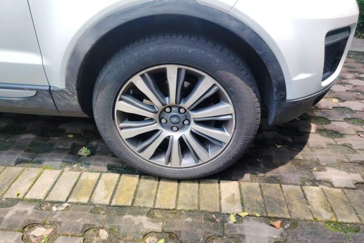 Used Land Rover Range Evoque 2018 240 PS SE Smart Brilliance Edition Right Front Wheel Hub